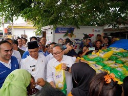 Traktir Ibu-ibu di Pasar, Zulhas: Saya Gak Nyapres, Masa Gak Boleh Sedekah