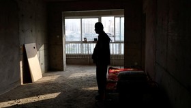FOTO: Puluhan Warga China Mengubur Mimpi di Apartemen Mangkrak