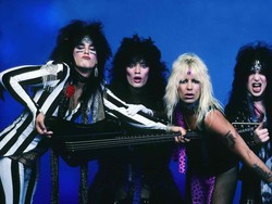 Motley Crue dan Bisnis Nostalgia