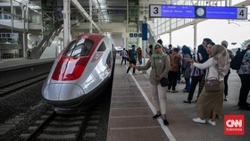 Luhut: Kereta Cepat Jakarta-Bandung Gratis hingga Pertengahan Oktober