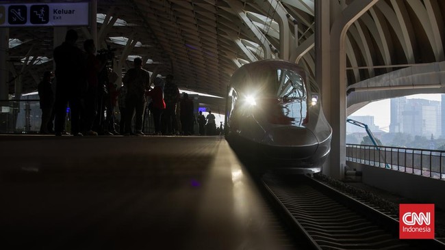 Pembangunan moda transportasi umum seperti MRT hingga kereta cepat di IKN Nusantara bakal mulai dibangun usai 2024.