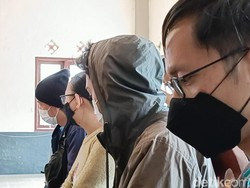 Rombongan Prewedding Bromo Janji Ganti Rugi Pipa Air Rusak akibat Kebakaran