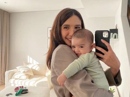 Kabar Terbaru Anak Kedua Acha Sinaga Alami Hip Dysplasia, Akan Lepas Pelvic Harness