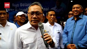 VIDEO: Videonya Viral Bagi-Bagi Uang, Zulkifli Hasan: Sedekah