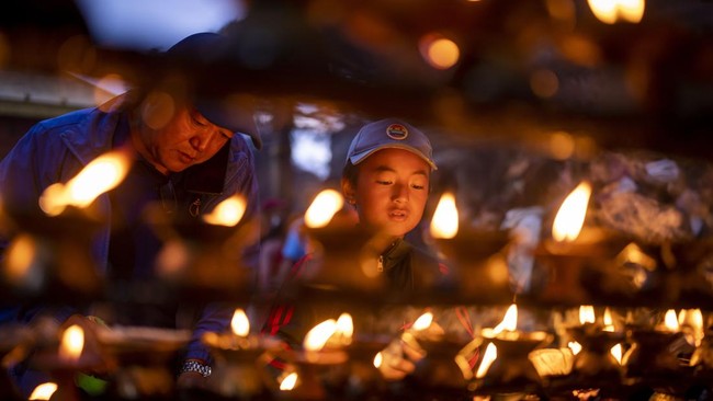 FOTO: Kuse Aunsi, Warna dan Manis Hari Ayah Umat Hindu Nepal