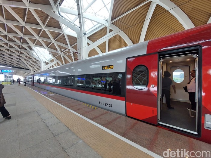 Uji Coba publik Kereta Cepat Jakarta-Bandung dimulai