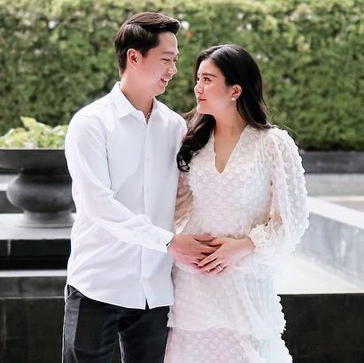 <p>Valencia Tanoesoedibjo dan Kevin Sanjaya tengah bahagia menanti kehadiran anak pertama mereka. Kabar tersebut dibagikan sejak Agustus lalu, Bunda. Saat ini, keduanya sedang menikmati <em>babymoon</em> di Prancis. (Foto: Instagram @valenciatanoe)</p>