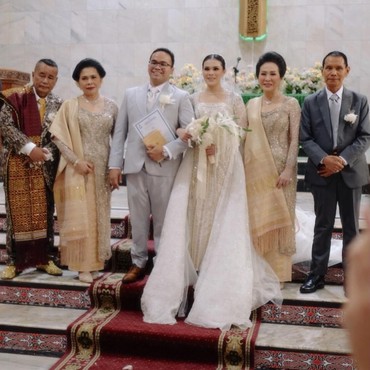 Melaney Ricardo Bongkar Suvenir Nikahan Anak Hotman Paris, Isinya...