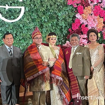 Tangis Haru Iringi Proses Pernikahan Putra Bungsu Hotman Paris