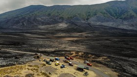 Wisata Bromo Kembali Dibuka Usai Karhutla Akibat Flare Prewedding