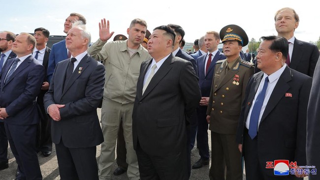 FOTO: Kim Jong Un 'Kepo' Kecanggihan Jet Tempur Buatan Rusia
