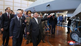Kim Jong Un Tur ke Pabrik Jet Tempur Su-35 Buatan Rusia