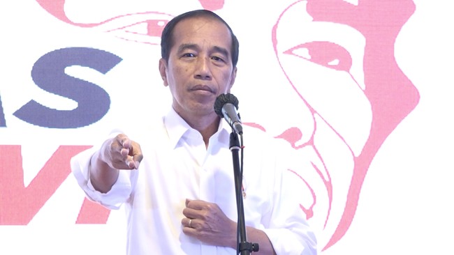Presiden Jokowi mengatakan pemerintah sedang membuat regulasi untuk membatasi platform media sosial menjadi ajang bisnis yang berdampak buruk pada UMKM lokal.