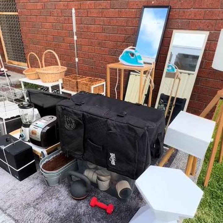 <p>Perlengkapan rumah tangga seperti setrika hingga televisi juga masuk dalam barang hasil memulung Nurhidayah dan suaminya. Pasangan ini pun mengumpulkan alat-alat olahraga, seperti barbel, Bunda. (Foto: Instagram @ayhaharlequin/ @muh.syihab.asad/ TikTok @ayha_nurhidayah)</p>