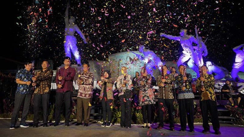 Ratusan seniman dan grup seni asli Klaten berlomba unjuk karya dalam ajang Shining Klaten Arts Festival yang digelar Pemkab Klaten.