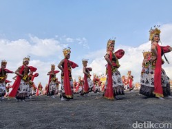 Berkah Ekonomi Lokal di Antara Jejak Tapak Gandrung Sewu Pantai Marina Boom