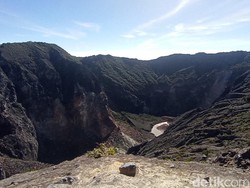 Pendaki Dilarang Nyalakan Petasan di Gunung Ciremai saat Tahun Baru