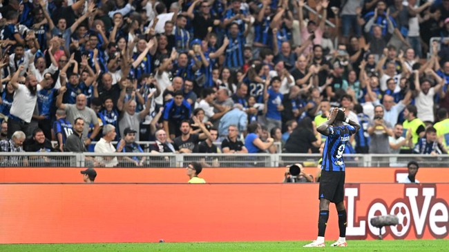 Inter Milan berhasil mengalahkan AC Milan dengan skor telak 5-1 dalam laga Liga Italia di Giuseppe Meazza, Sabtu (16/9) waktu setempat.