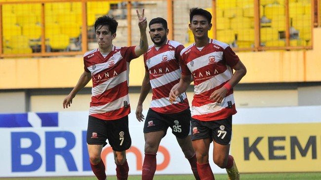 Hasil laga terakhir Liga 1 menghadirkan sejumlah hasil menarik dengan Madura United mengalahkan PSIS dalam perebutan posisi terakhir ke Championship Series.