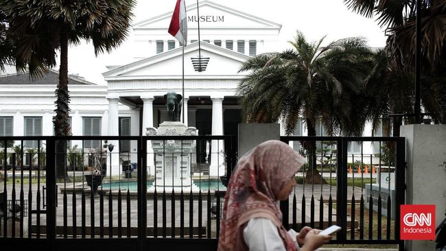 Koleksi-koleksi Museum Nasional masih menjalani proses restorasi setelah tahapan penyelamatan setelah kebakaran yang melanda pada 16 September lalu.
