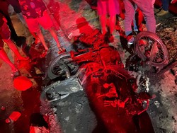 Panasnya Derby Jateng Berujung Suporter Bakar Motor di Kartasura
