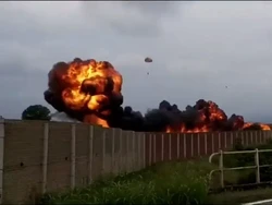 Detik-detik Pesawat Jet Jatuh di Italia, Tewaskan Anak 5 Tahun