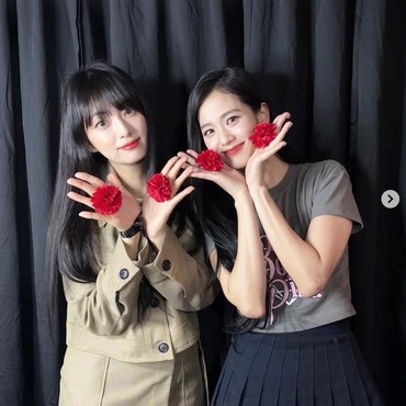 Hadir di Konser BLACKPINK, Kakak Jisoo Disebut Mirip Han Hyo Joo 'Moving'