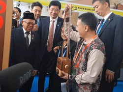 Tinjau Paviliun Komoditas RI di CAEXPO 2023, Maruf Diberi Speaker Hafiz