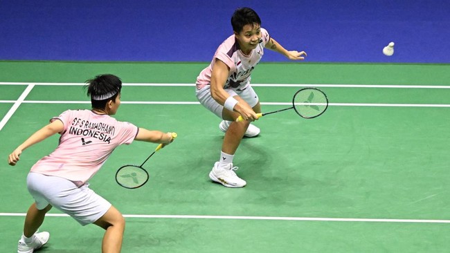 Apriyani Rahayu/Siti Fadia Silva Ramadhanti menjadi runner up Hylo Open 2023 usai memutuskan retired saat lawan Zhang Shu Xian/Zheng Yu di final, Minggu (5/11).