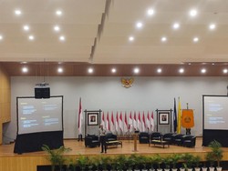 Cerita Ganjar Ditelepon Luhut gegara Debat Keras Menkes Saat Pandemi COVID