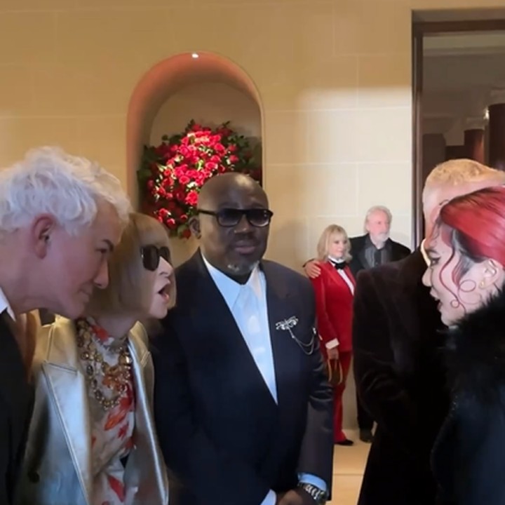 <p>Tak hanya itu, dalam cuplikan video yang dibagikan, Isyana dan Anna Wintour terlihat berbincang. Momen tersebut juga membuat netizen semakin&nbsp;antusias nih, Bunda. "OMG Isyana yang ketemu Anna Wintour, aku yang deg-degan akkkkkkk," tutur akun @fir****. (Foto: Instagram @isyanasarasvati)<br /><br /><br /></p>