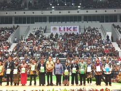 Jokowi Serahkan 1.541 SK Hutan Sosial & TORA: Yang Tak Produktif Dicabut