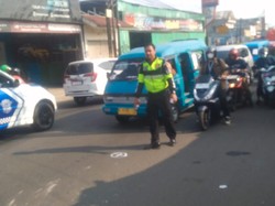 Pemotor Wanita Tewas Usai Menabrak Truk di Bogor Lalu Terlindas