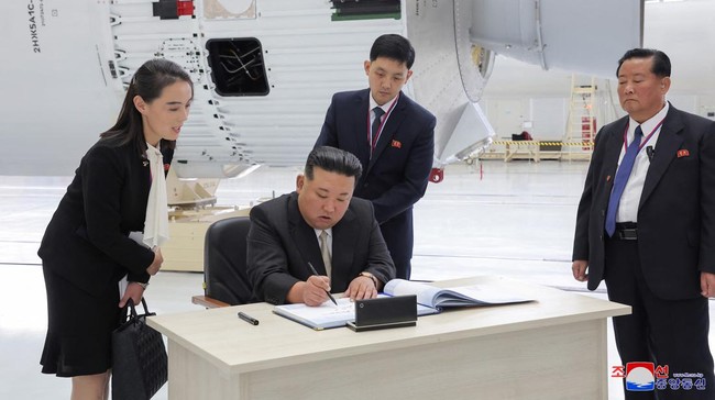Adik pemimpin tertinggi Korea Utara Kim Jong Un, Kim Yo Jong, menegaskan Korea Selatan selamanya akan menjadi "musuh" dari Korea Utara.