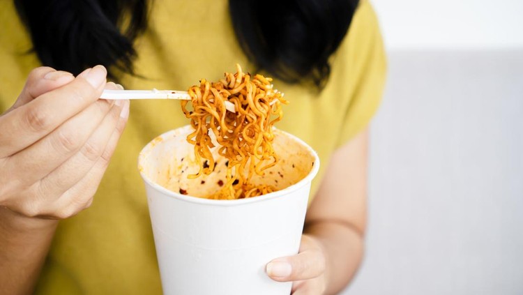 Efek makan mie instan