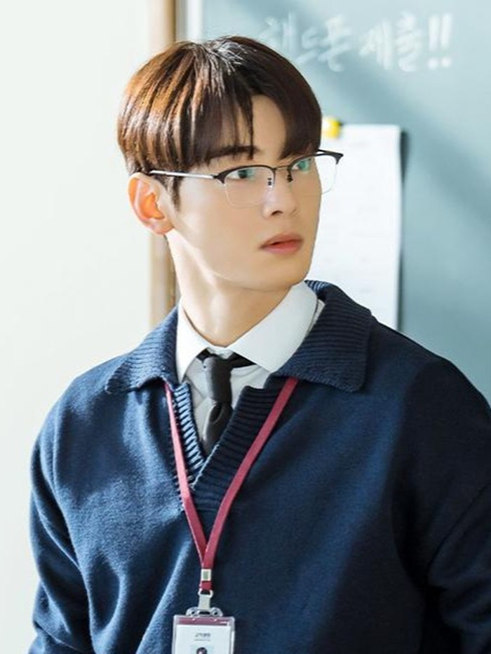 Mulai tayang Oktober mendatang, Cha Eun Woo kembali memerankan karakter utama dalam drama, ‘A Good Day to Be a Dog’. Ia berperan sebagai seorang guru bernama Jin Seo Won/Foto: soompi.com