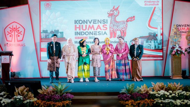 Perhumas mengumumkan hasil survey Perhumas Indicators, dalam kegiatan Konvensi Humas Indonesia (KHI) di Semarang, Jawa Tengah.