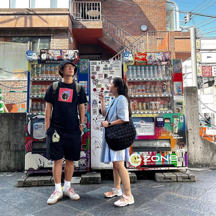 <p>Belum lama ini, Putri Titian membagikan momennya ketika berlibur bersama Junior di Jepang. Keduanya turut membawa kedua anak mereka. (Foto: Instagram: @putrititian)</p>
