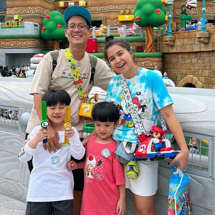 <p>Pada tanggal 25 Maret 2017, Putri melahirkan anak pertamanya, Theodore Iori Liem. Dua tahun berselang, Putri pun melahirkan anak keduanya yang bernama Mykah Iago Liem, tepatnya pada 15 Maret 2019. (Foto: Instagram: @putrititian)</p>