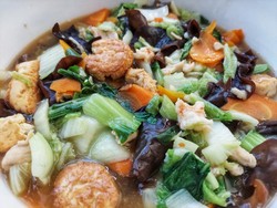 Menu Harian Ramadan 4: Capcay Goreng dan Ikan Kuah Asam yang Gurih Segar