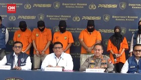 VIDEO: Polisi Akan Jemput Paksa Pemeran Film Porno Jika Mangkir Lagi