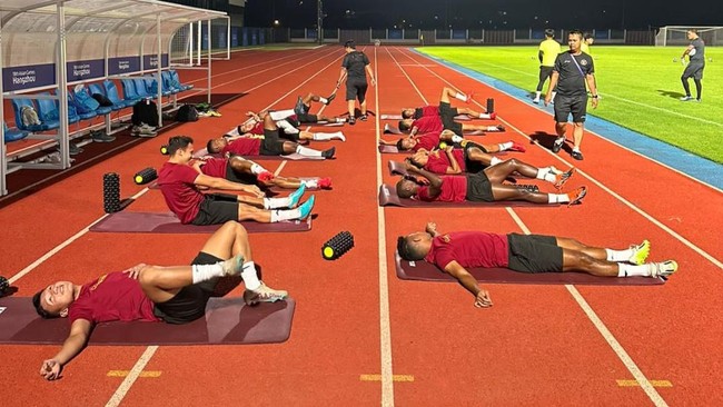 Pengamat sepak bola Mohammad Kusnaeni berpendapat Timnas Indonesia U-24 harus melupakan masalah non teknis di Asian Games 2022 (2023).