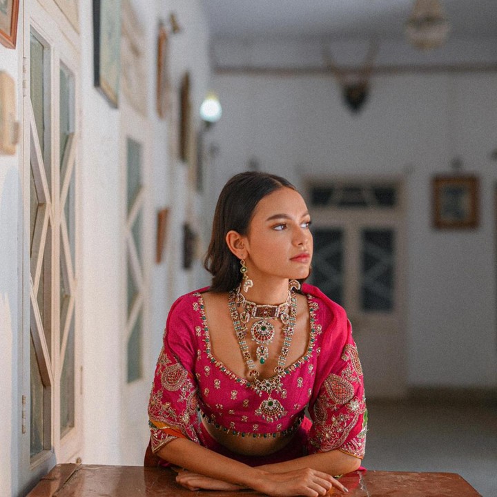 <p>Menurut laporan, sebuah agensi yang berbasis di Dubai menyelenggarakan kontes Miss Universe untuk pertama kalinya dan telah mengundang peserta wanita Pakistan. Agensi ini juga memiliki waralaba Miss Universe Bahrain dan Miss Universe Mesir, Bunda. (Foto: Instagram @ericarobin_official)</p>