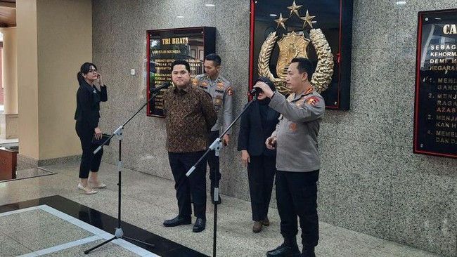 Ketua Umum PSSI Erick Thohir menemui Kapolri Listyo Sigit Prabowo di Mabes Polri guna membahas pengamanan Piala Dunia U-17 2023.
