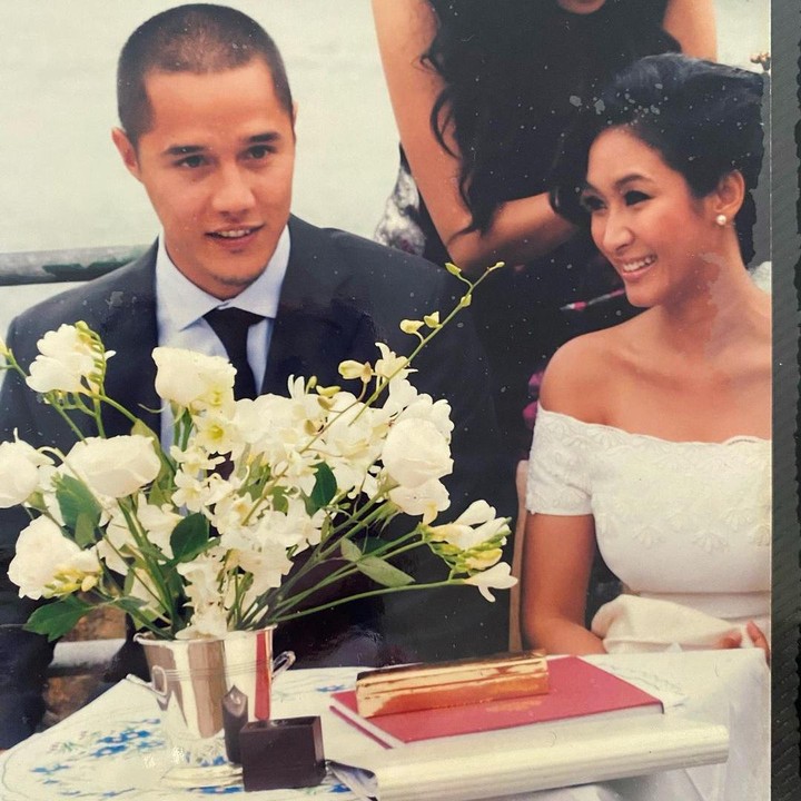 <p>Potret tersebut merupakan momen pernikahan mereka, Bunda. "13 years and counting," tulisnya dalam caption, dikutip dari akun <em>Instagram @happysalma</em>.(Foto: Instagram @happysalma)<br /><br /><br /></p>