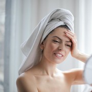 6 Cara Mengurangi Kemerahan akibat Jerawat