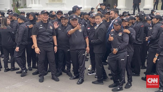 Presiden Joko Widodo resmi mengirim kontingen Indonesia untuk mengikuti Asian Games 2023 yang ia targetkan masuk ranking 10 besar perolehan medali.
