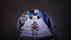 FOTO: 'Alien' Meksiko Jalani Pemeriksaan Sinar-X