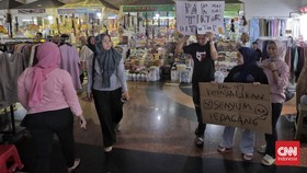 FOTO: Teriak Pedagang Pasar Tanah Abang Desak TikTok Shop Dilarang