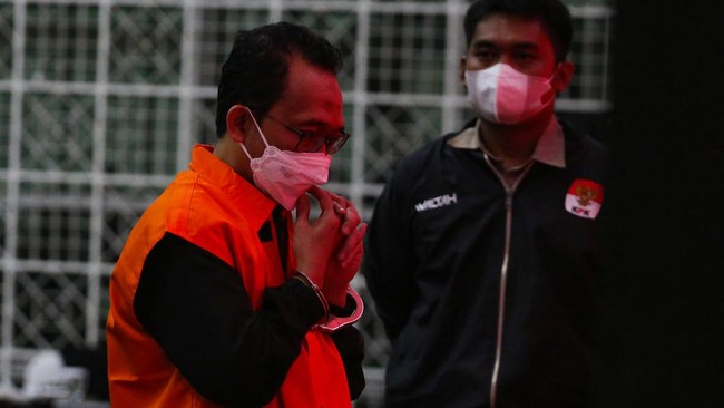 Menurut jaksa KPK, tindak pidana korupsi bansos beras itu dilakukan Kuncoro Wibowo bersama Budi Susanto dan April Churniawan. 